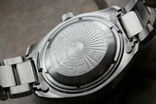 Load image into Gallery viewer, Vostok Komandirsky 030786B Russian Mechanical Automatic Military Wrist Watch Red