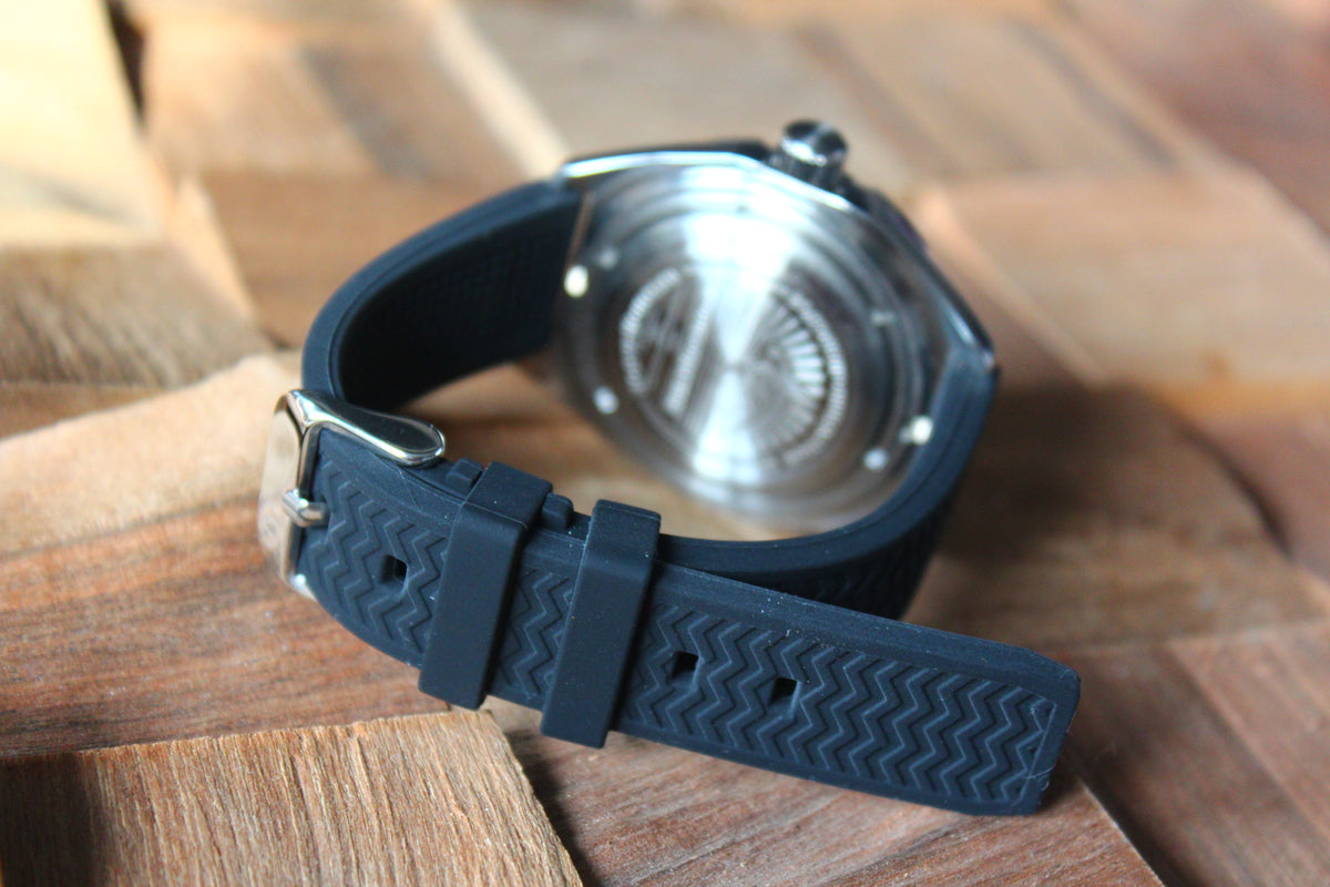 Vostok Amphibia 67068B - rear view with black strap and buckle