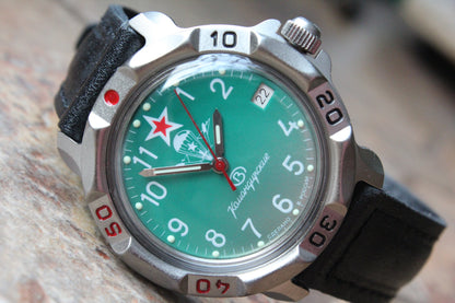 Vostok Komandirskie 816307 - close-up of green military emblem dial and date window