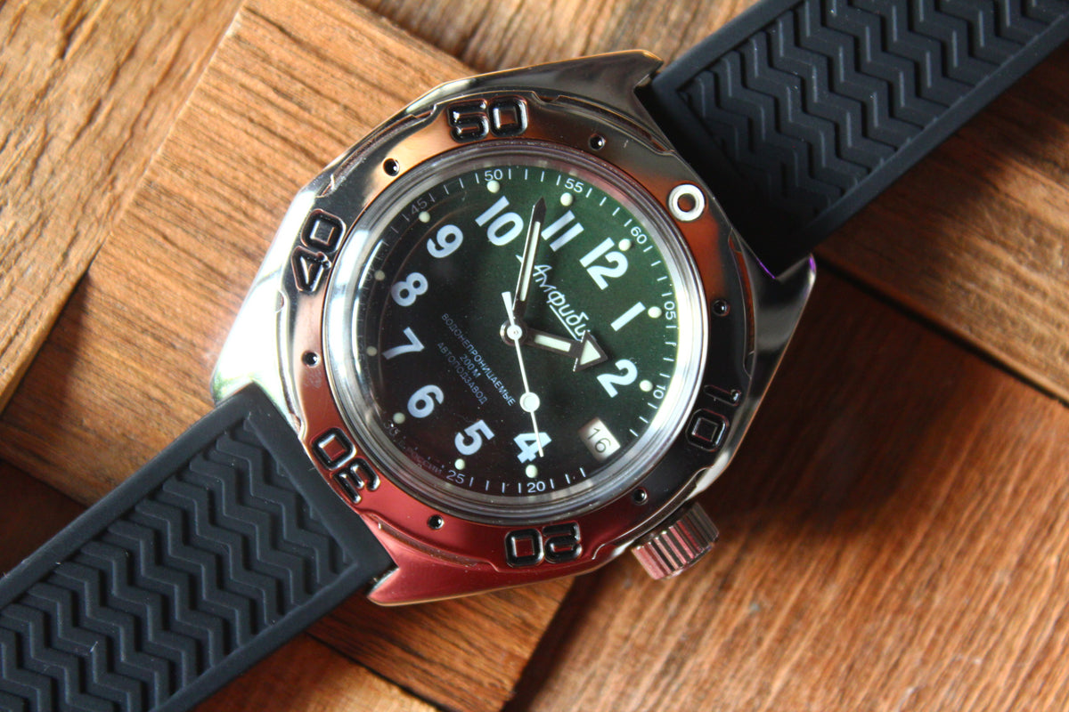 Vostok Amphibia 67068B - front view of green dial, numbered bezel and black strap