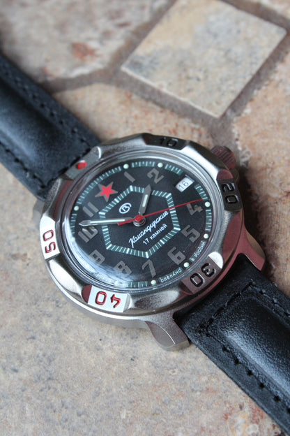 Vostok Komandirskie 816744 - side view of case and black leather strap