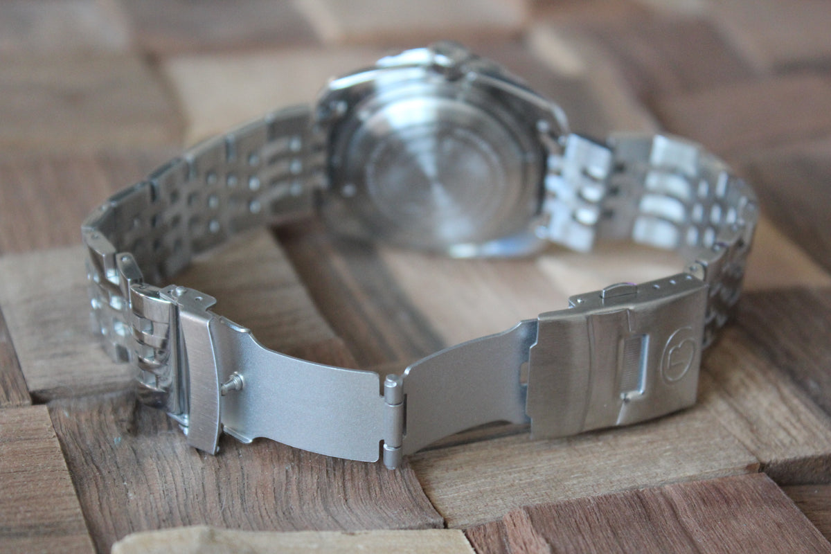 Vostok Amphibia 71067A - stainless steel bracelet and open folding clasp