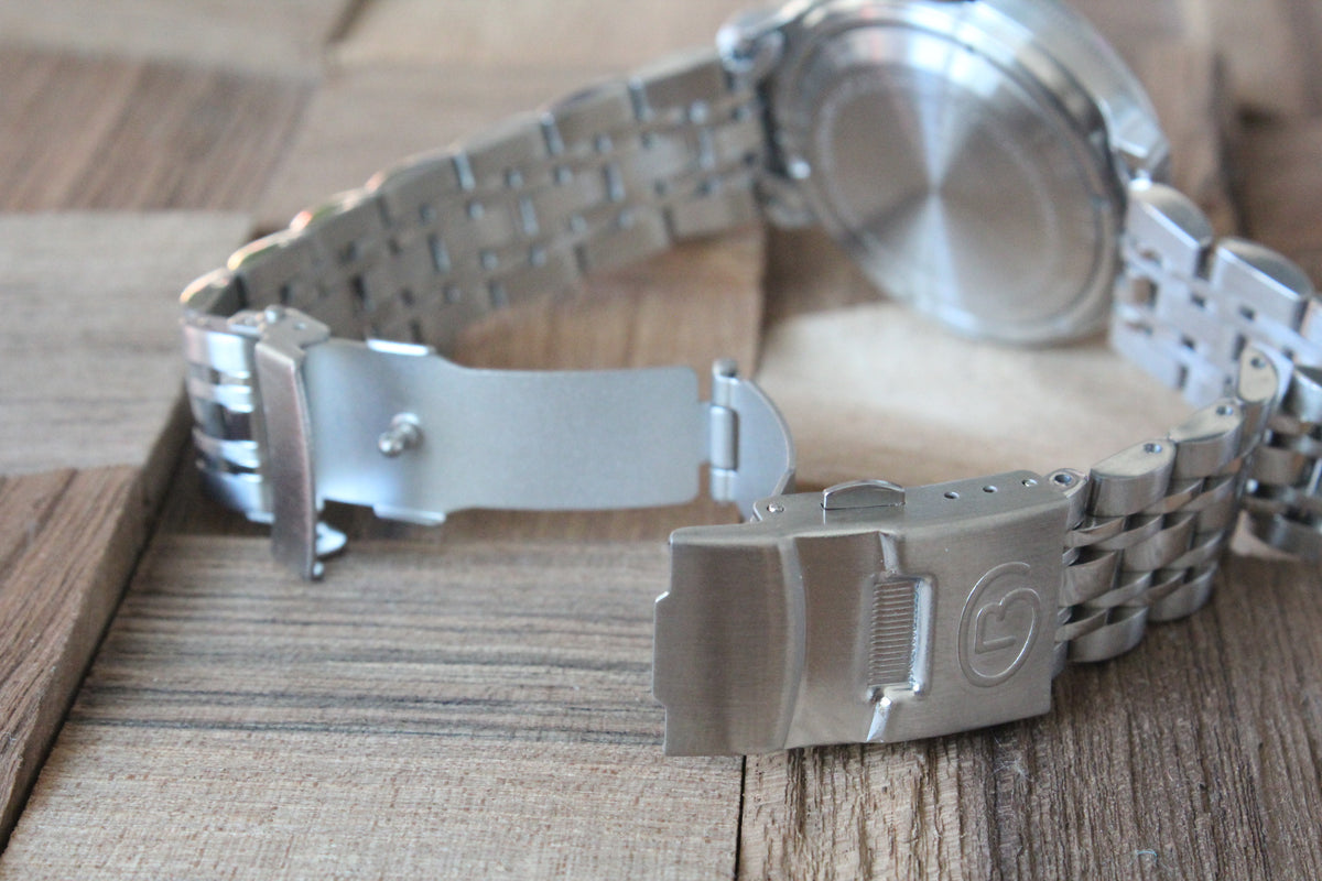 Vostok Amphibia 72046A - stainless steel bracelet and clasp