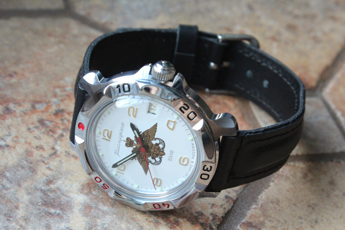 Vostok Komandirskie 811829 - side view of case and black leather strap