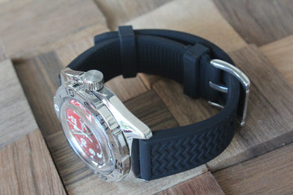 Vostok Amphibia 67069B - side view of stainless steel case and black strap
