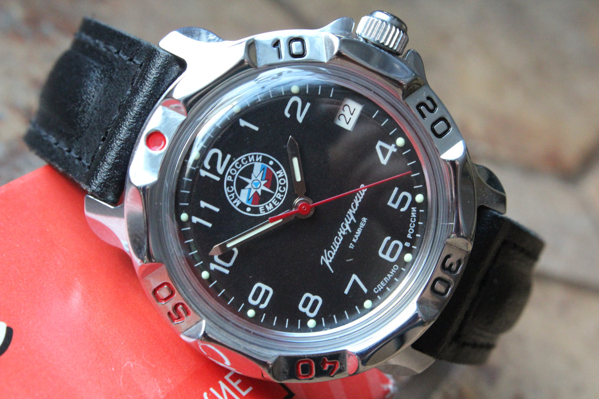 Vostok Komandirskie 811951 - side view of case and black leather strap