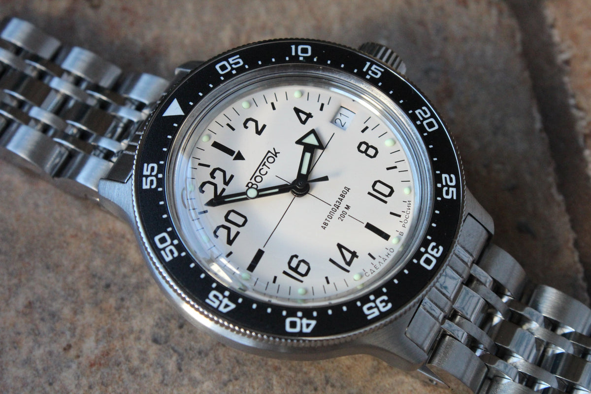 Vostok Amphibia 720074 - close-up of white dial and bezel