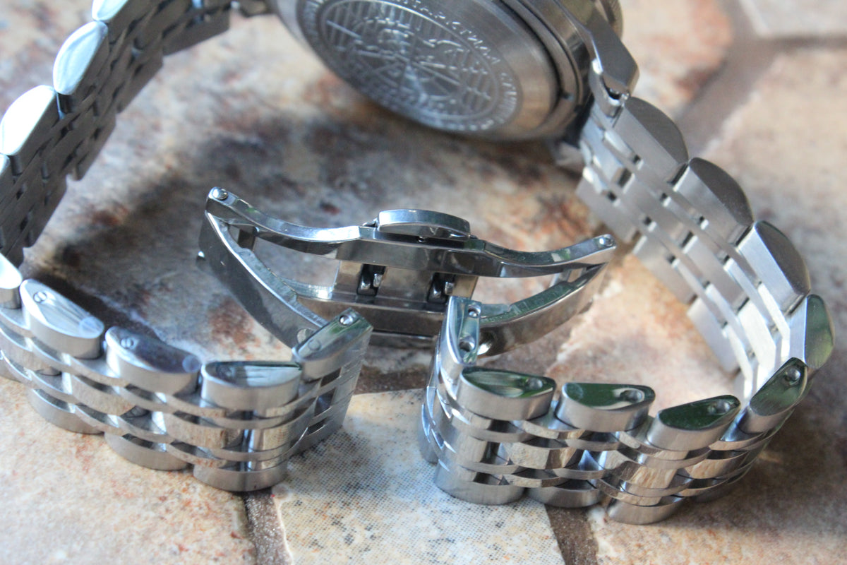 Vostok Amphibia 720070 - open folding clasp and stainless steel bracelet