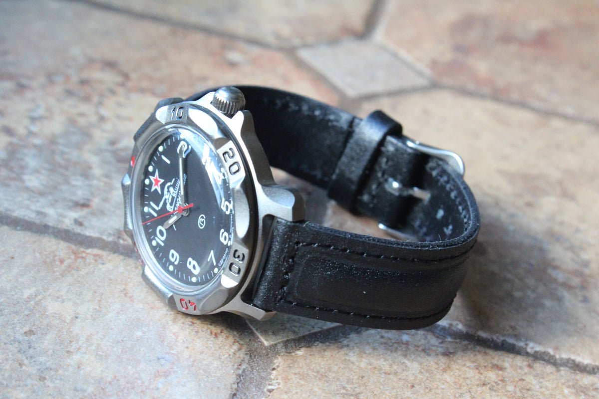 Vostok Komandirskie 816306 - side view of case and black leather strap