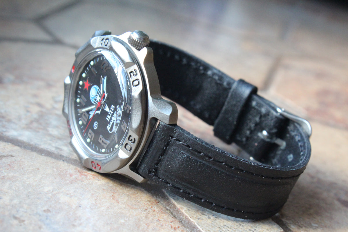 Vostok Komandirskie 816288 - side view of case and black leather strap