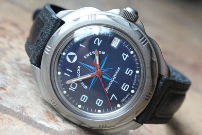 Vostok Komandirskie 216942 — diagonal front view
