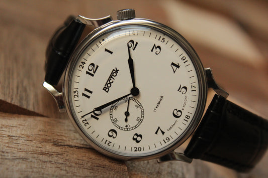 Vostok 581886 - close diagonal front view with complete dial and case