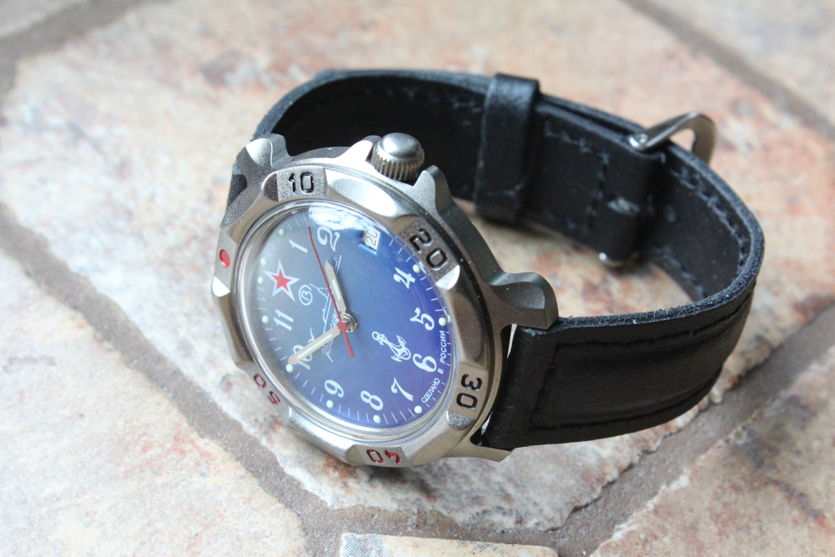 Vostok Komandirskie 816289 - side view of case and black leather strap
