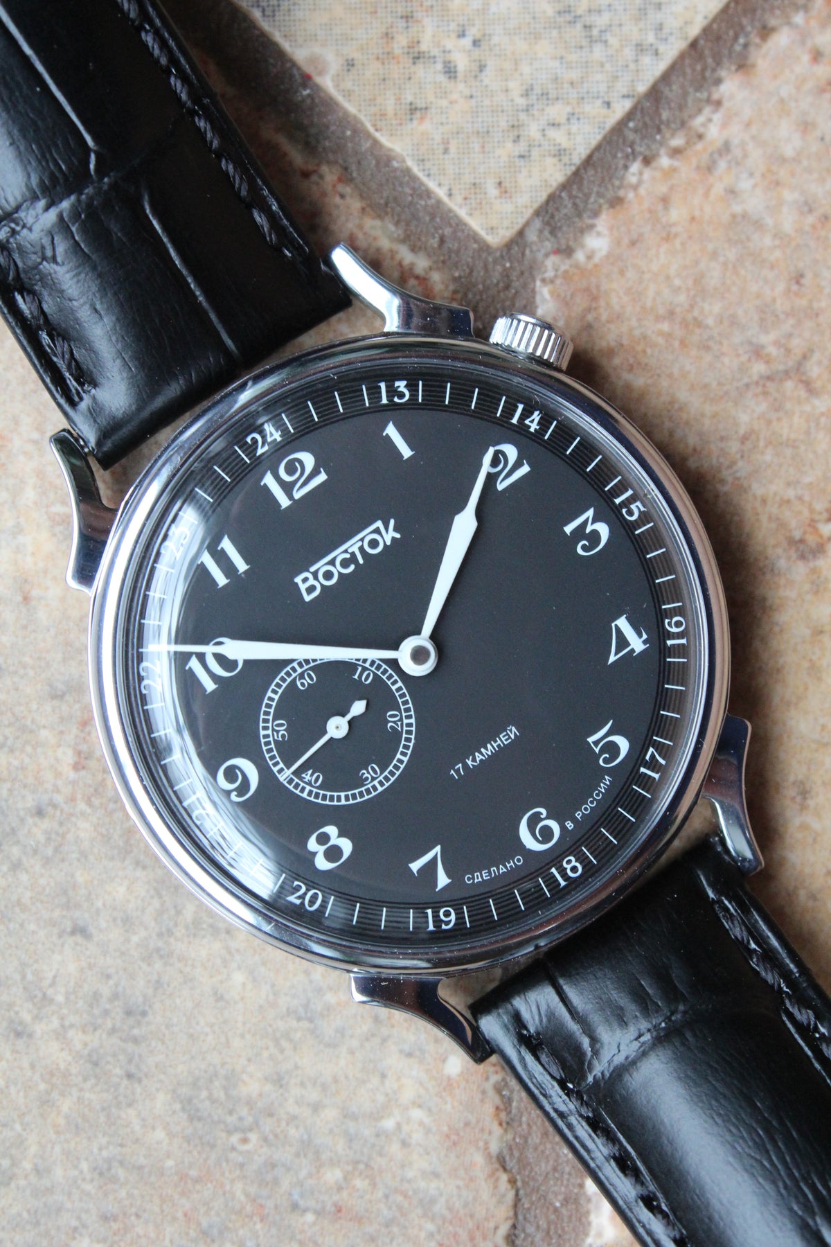 Vostok 581885 - alternate dial and case detail