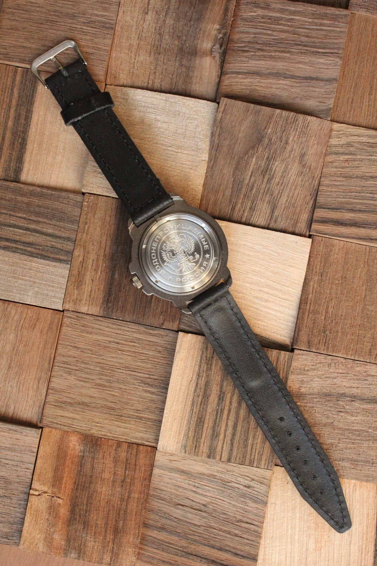 Vostok Komandirskie 436306 - full rear view with black leather strap
