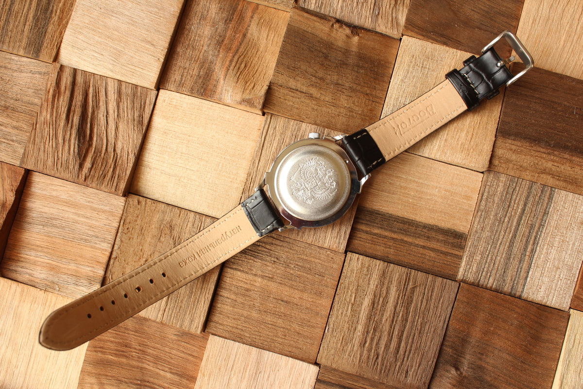 Vostok 581883 - rear view of leather strap and case back