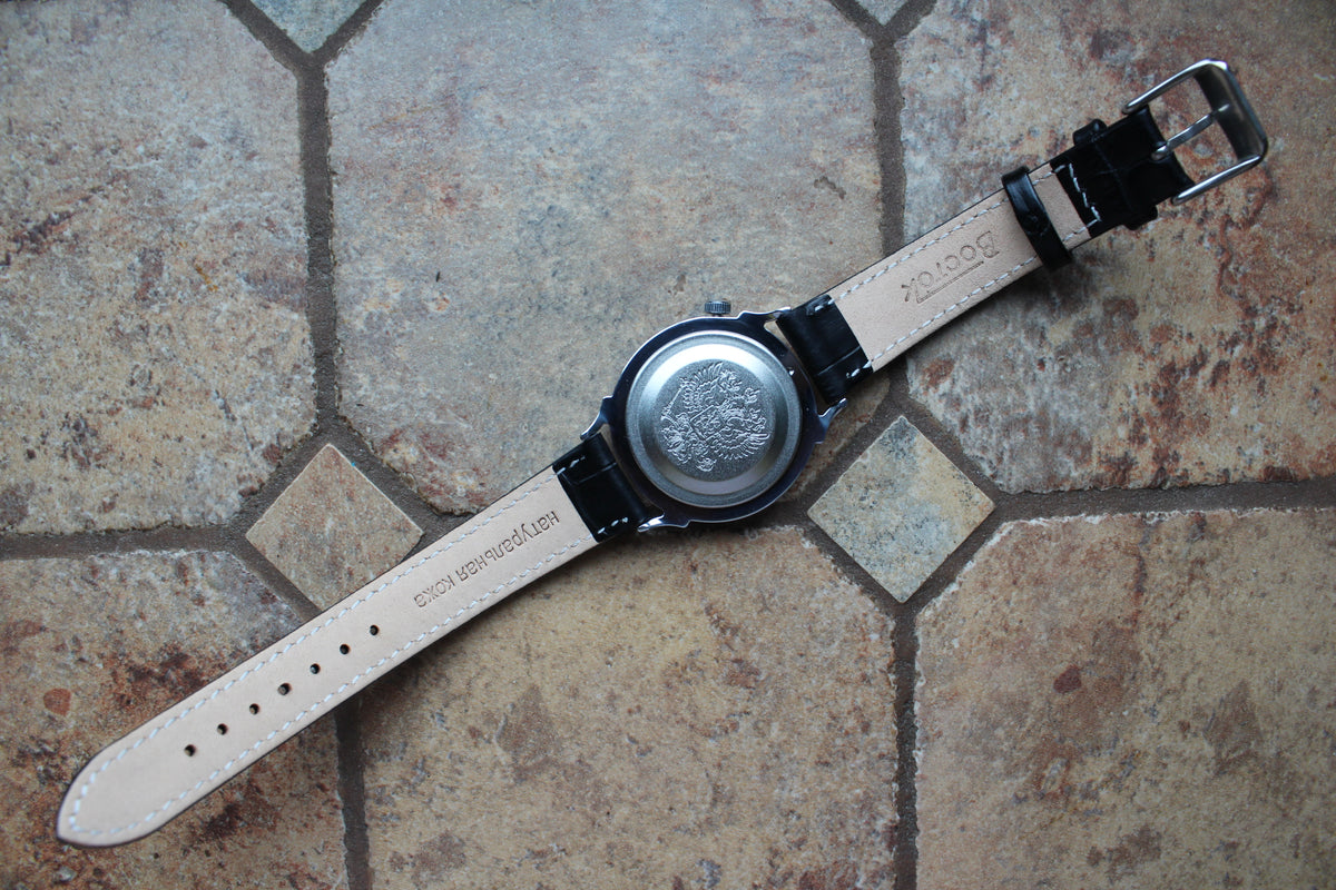 Vostok 581887 - rear view of leather strap and case back