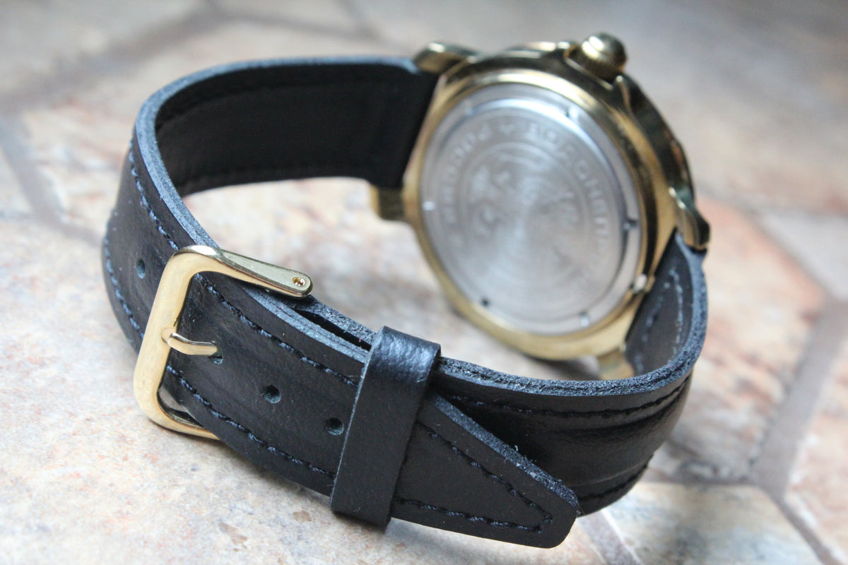 Vostok Komandirskie 819399 - case back, leather strap and buckle