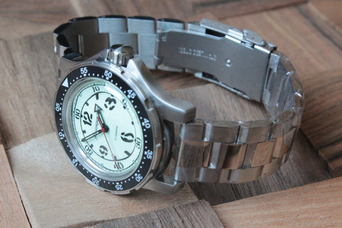 Vostok Komandirskie 18088A — alternate front view