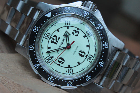 Vostok Komandirskie 18088A — diagonal front view