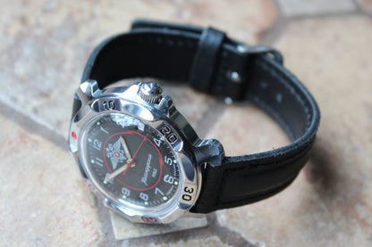 Vostok Komandirskie 811952 - side view of case and black leather strap