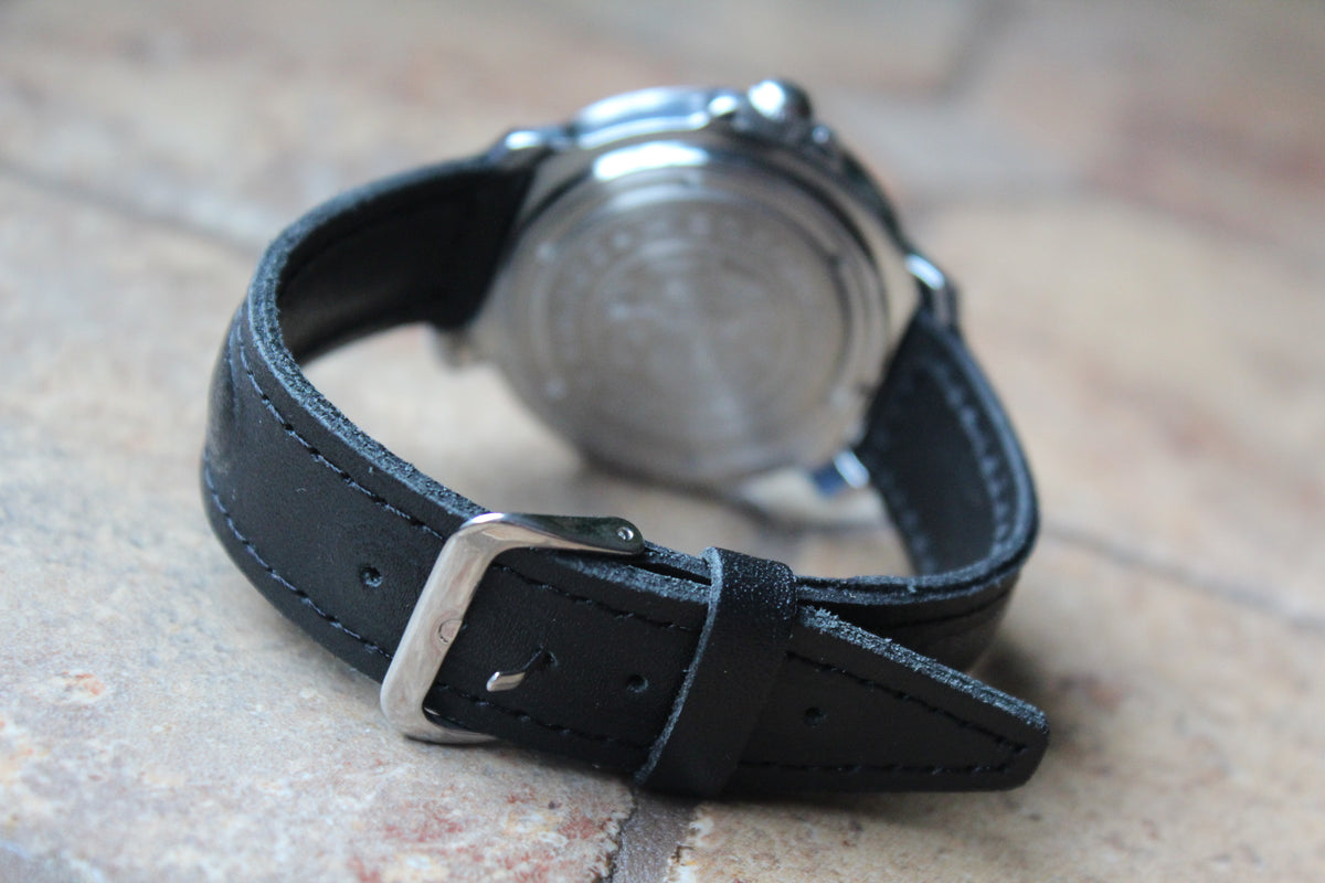 Vostok Komandirskie 811952 - case back, black leather strap and buckle