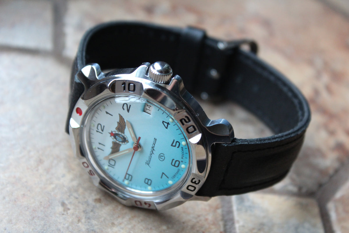 Vostok Komandirskie 811958 - side view of case and black leather strap