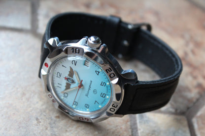 Vostok Komandirskie 811958 - side view of case and black leather strap