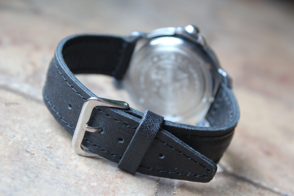 Vostok Komandirskie 811958 - case back, black leather strap and buckle