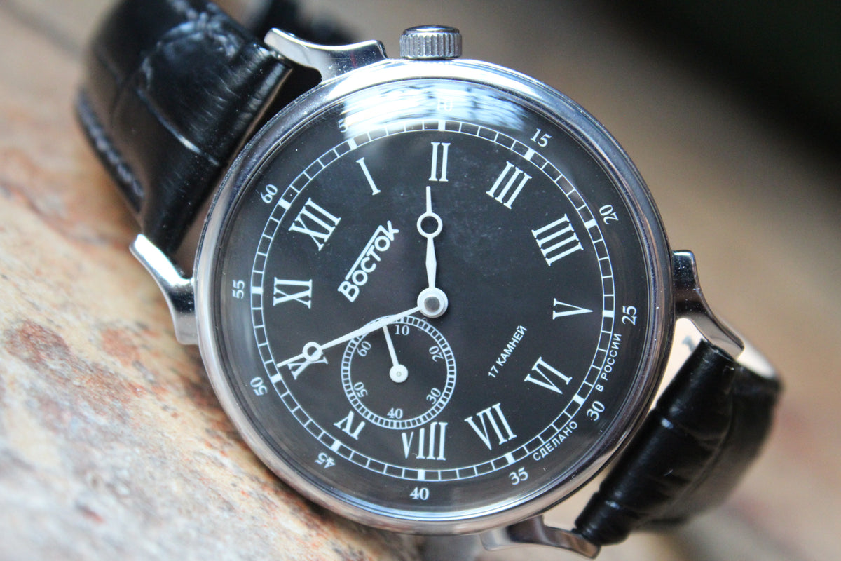 Vostok 581881 - close diagonal front view with complete dial and case