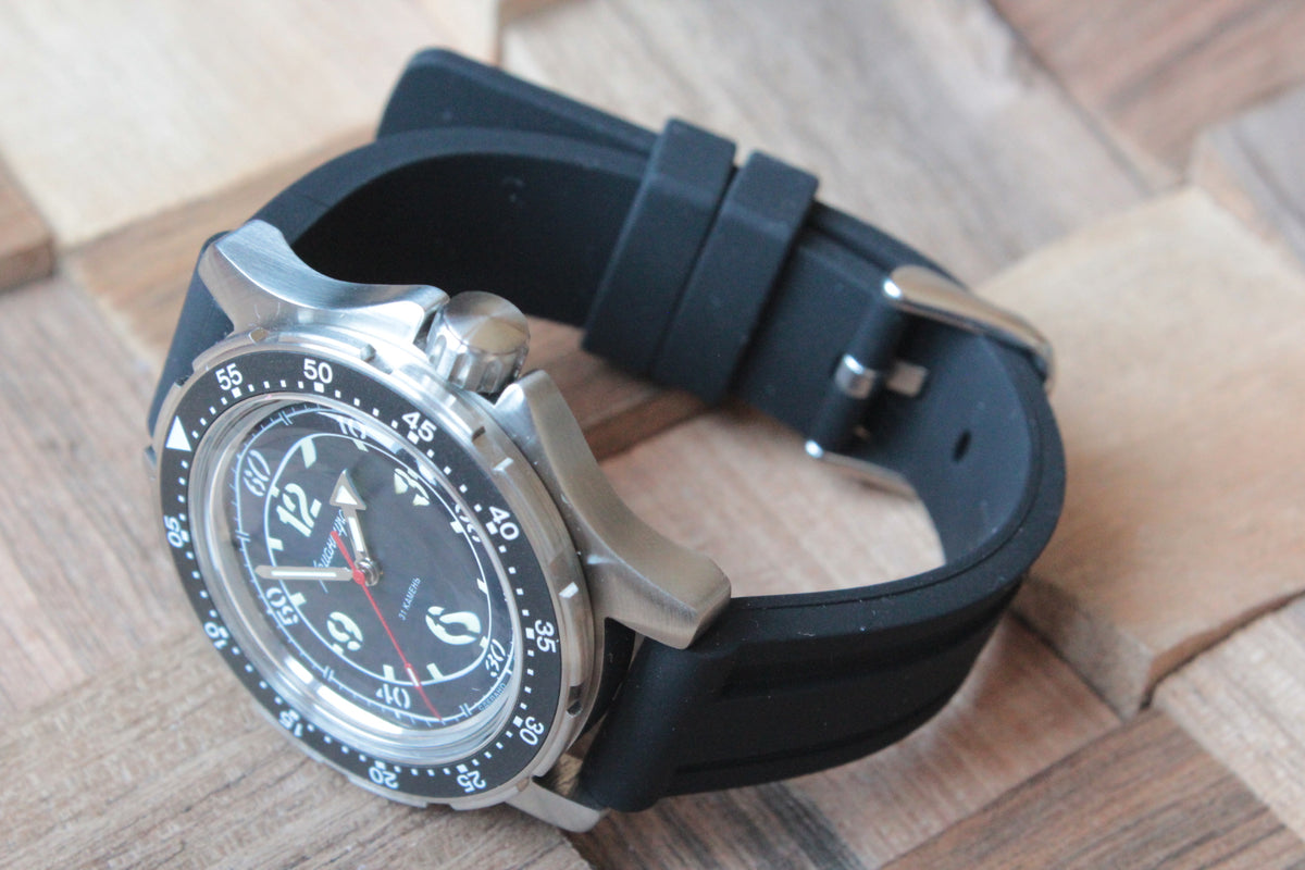 Vostok Komandirskie 18086A — alternate front view