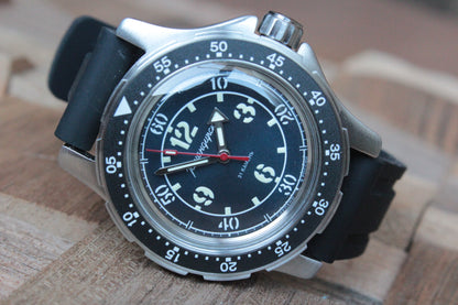 Vostok Komandirskie 18086A — diagonal front view
