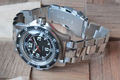 Vostok Komandirskie 18087A — alternate front view