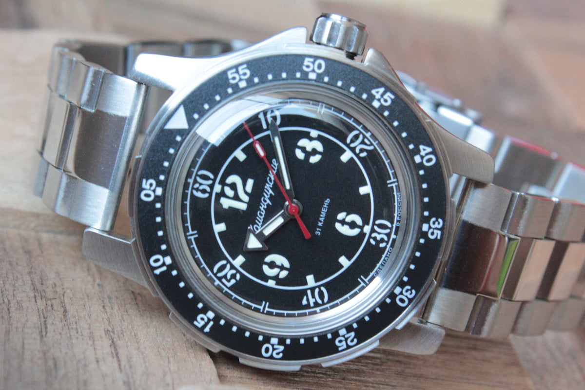 Vostok Komandirskie 18087A — dial detail