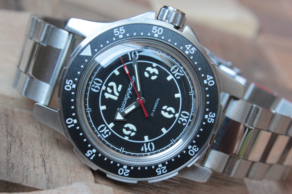 Vostok Komandirskie 18087A — diagonal front view