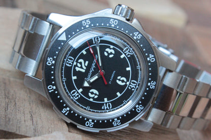 Vostok Komandirskie 18087A — diagonal front view
