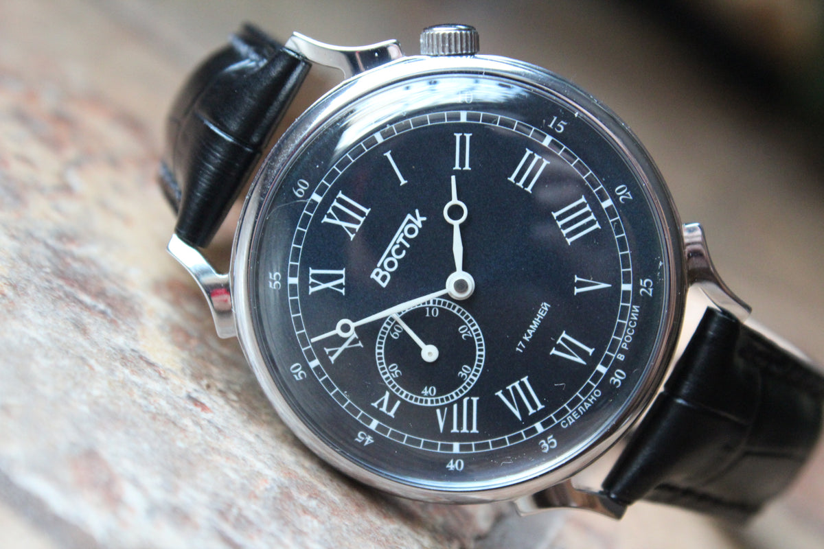 Vostok 581880 - close diagonal front view with complete dial and case