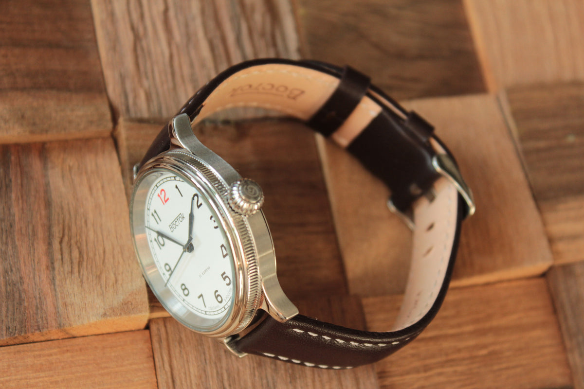 Vostok 540533 - diagonal front view with curved leather strap