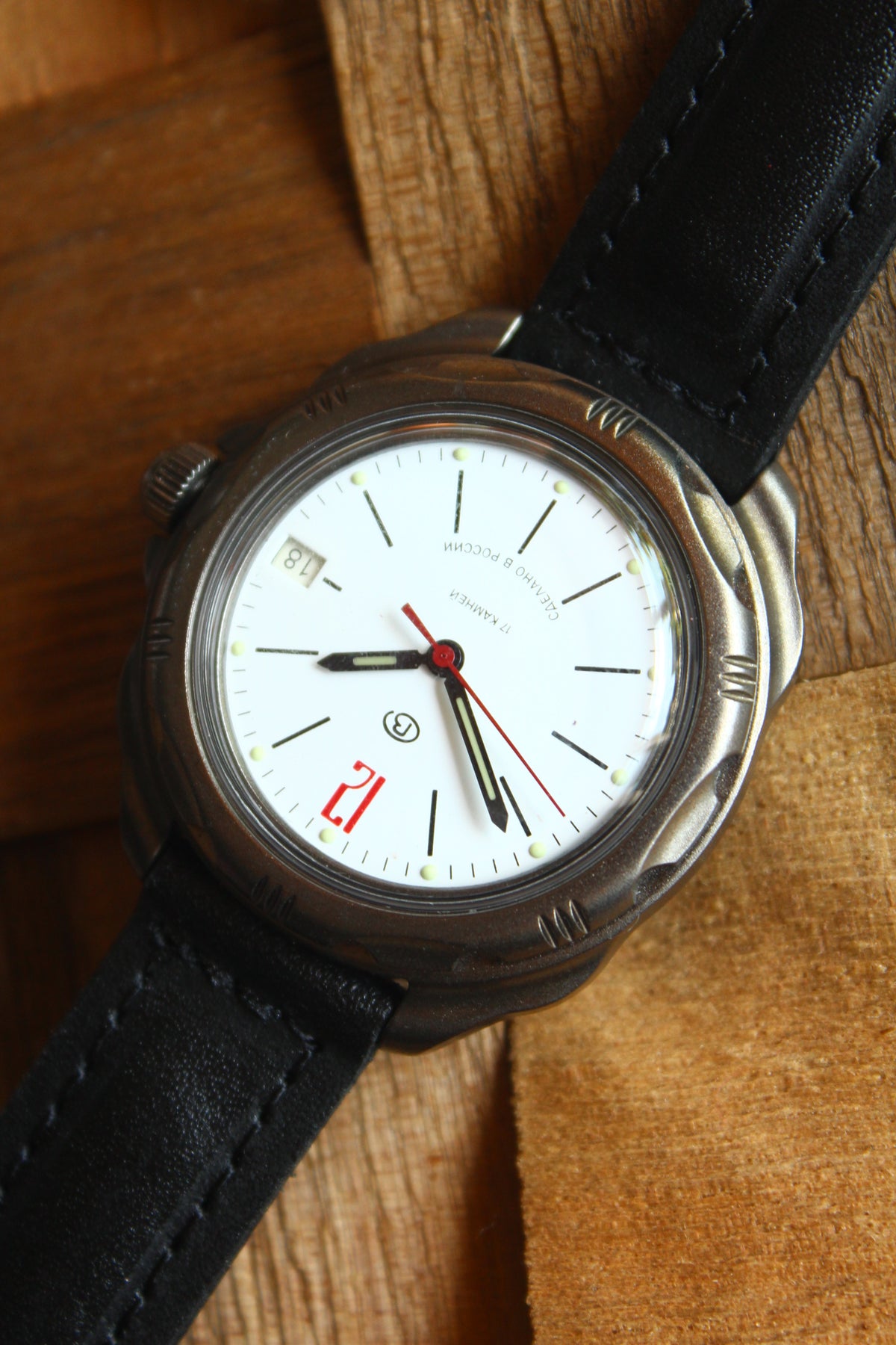 Vostok Komandirskie 21614G — alternate front view