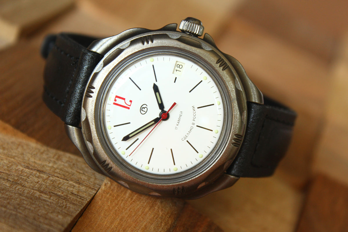 Vostok Komandirskie 21614G — diagonal front view