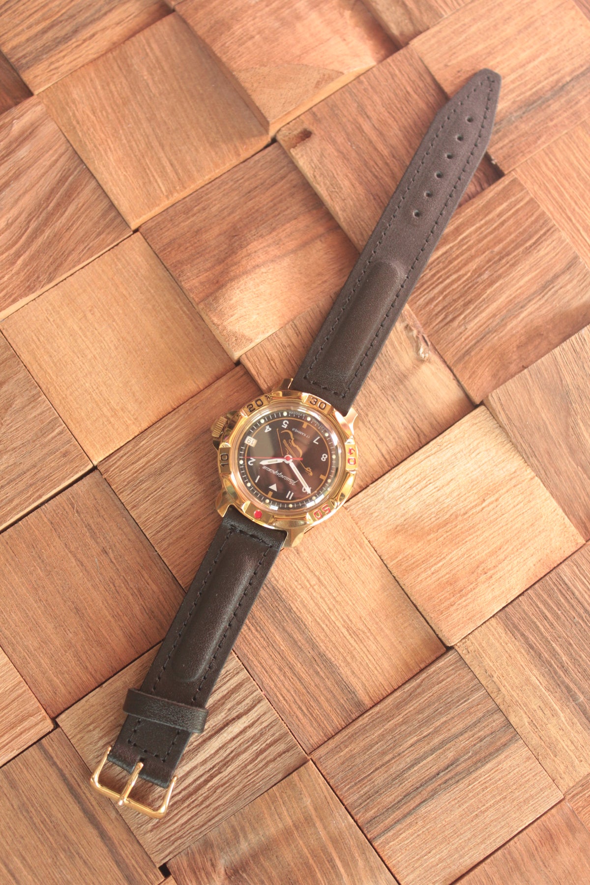 Vostok Komandirskie 81941B - full watch and black leather strap