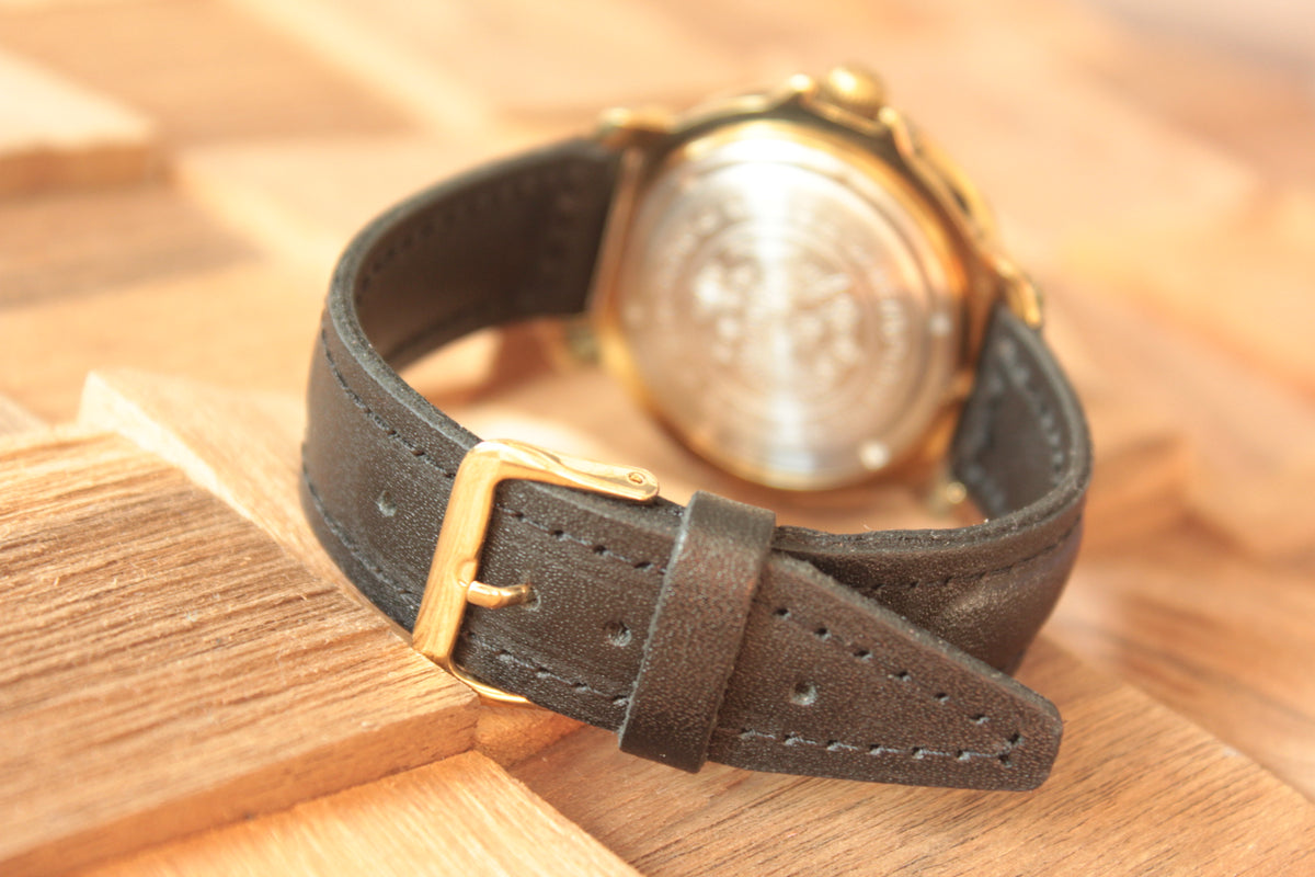 Vostok Komandirskie 81941B - case back, leather strap and buckle