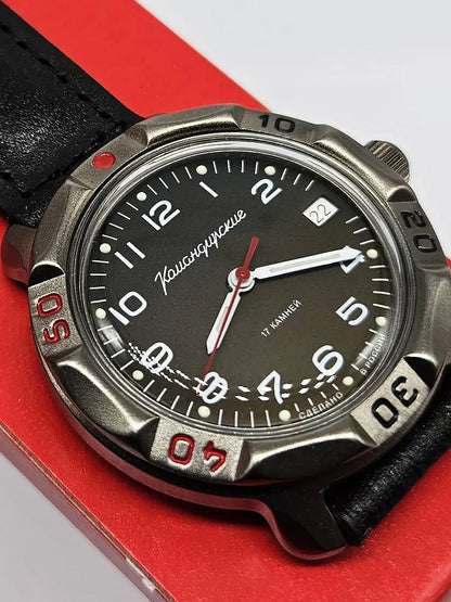 Vostok Komandirskie 81688B - diagonal front close-up on red presentation box