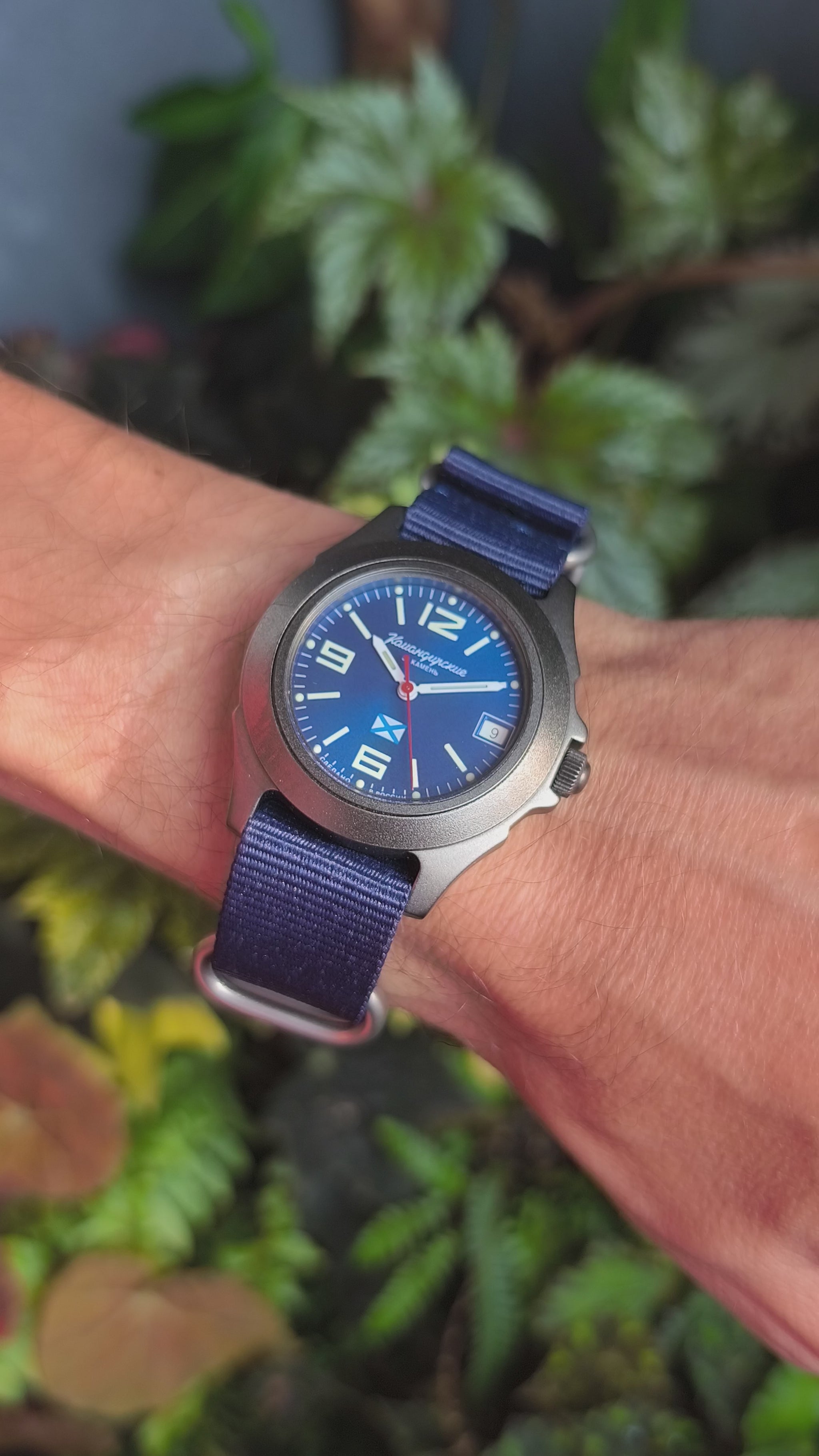 Vostok Komandirskie 30601G - video showing the blue-dial watch on the wrist