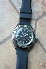 Load image into Gallery viewer, Russian Mechanical Automatic Wrist Watch VOSTOK AMPHIBIAN DIVER 670922
