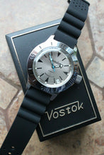 Load image into Gallery viewer, Russian Mechanical Automatic Wrist Watch VOSTOK AMPHIBIAN DIVER 120849
