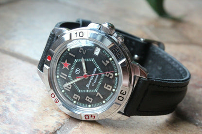 Vostok Komandirsky 431744 Russian Military Mechanical Wrist Watch Red Star