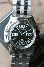 Load image into Gallery viewer, Russian Mechanical Automatic Wrist Watch VOSTOK AMPHIBIAN DIVER 100842
