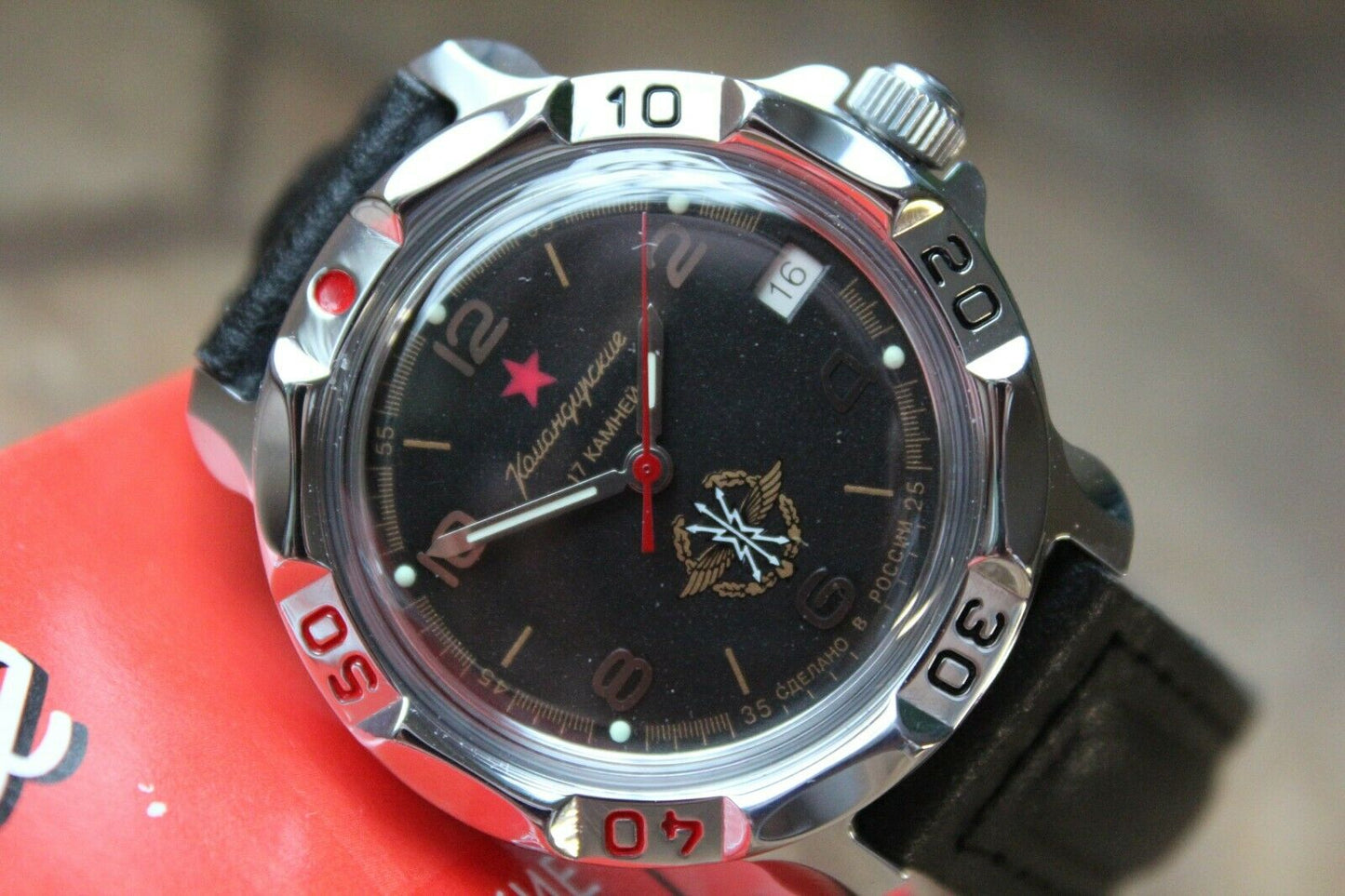 Vostok Komandirskie Mechanical Military Russian wrist watch Red Star 811296
